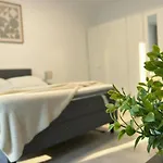 Stylish Near Schlosspark With Balcony - Apolonialiving Апартаменты