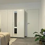 Апартаменты Stylish Near Schlosspark With Balcony - Apolonialiving *