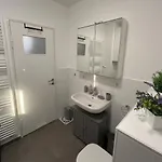 Апартаменты Stylish Near Schlosspark With Balcony - Apolonialiving Карлсруэ