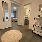 Stylish Near Schlosspark With Balcony - Apolonialiving *
