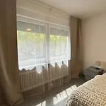 Апартаменты Stylish Near Schlosspark With Balcony - Apolonialiving Карлсруэ
