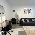 Stylish Near Schlosspark With Balcony - Apolonialiving Апартаменты