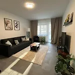 Stylish Near Schlosspark With Balcony - Apolonialiving Апартаменты