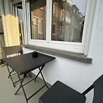 Stylish Near Schlosspark With Balcony - Apolonialiving *