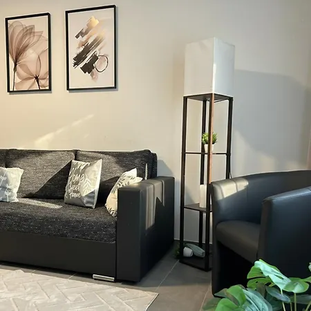 Stylish Near Schlosspark With Balcony - Apolonialiving קרלסרוהה