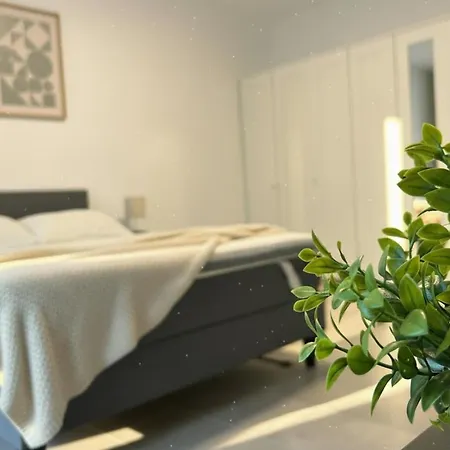 Stylish Near Schlosspark With Balcony - Apolonialiving דירה