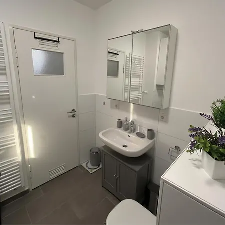 דירה Stylish Near Schlosspark With Balcony - Apolonialiving קרלסרוהה
