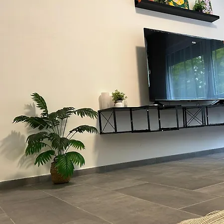 דירה Stylish Near Schlosspark With Balcony - Apolonialiving קרלסרוהה