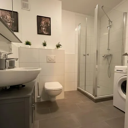 Apartament Spacious With Balcony - Nearby Schlosspark - Apolonialiving *