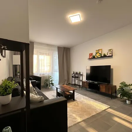 Stylish Near Schlosspark With Balcony - Apolonialiving *