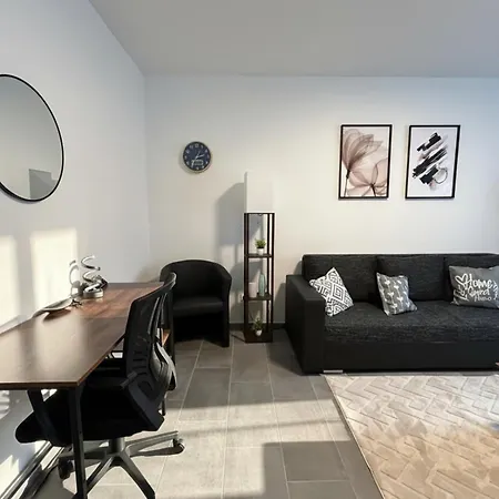 Stylish Near Schlosspark With Balcony - Apolonialiving דירה
