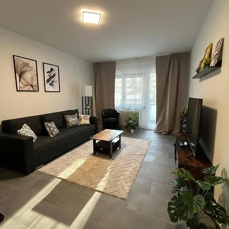 Spacious With Balcony - Nearby Schlosspark - Apolonialiving شقة