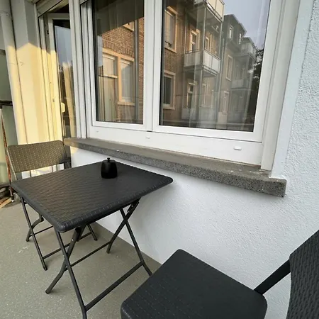 Stylish Near Schlosspark With Balcony - Apolonialiving *