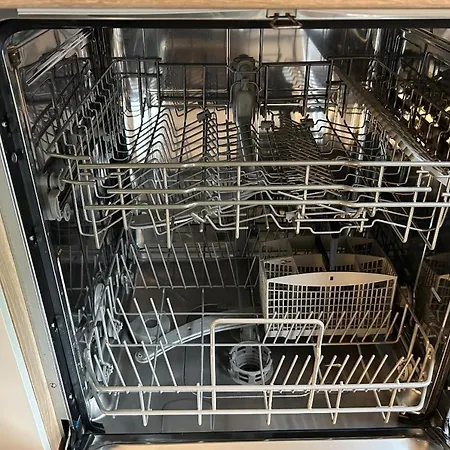 Spacious With Balcony - Nearby Schlosspark - Apolonialiving